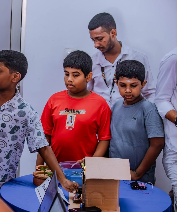 Kids creating robotic toy